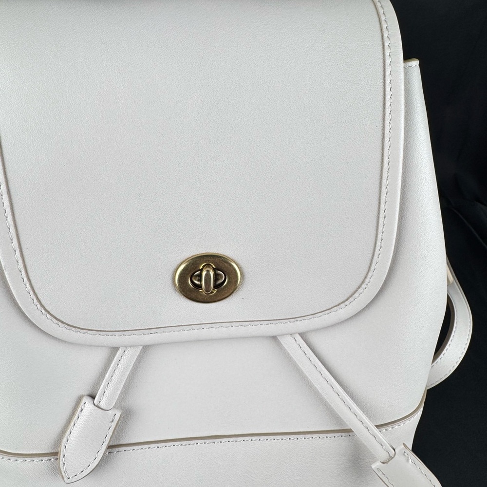 Coach Turnlock Leather Backpack White Classic Gold Hardware NWOT Clean Condition - Picture 2 of 16